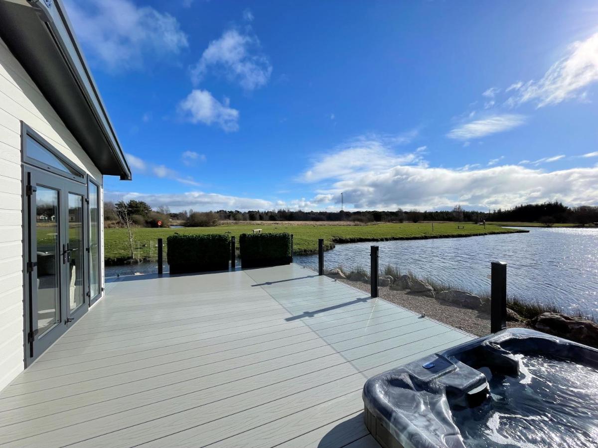 Luxury Lakeside Lodge With Htub Beautiful Views Annan Eksteriør billede