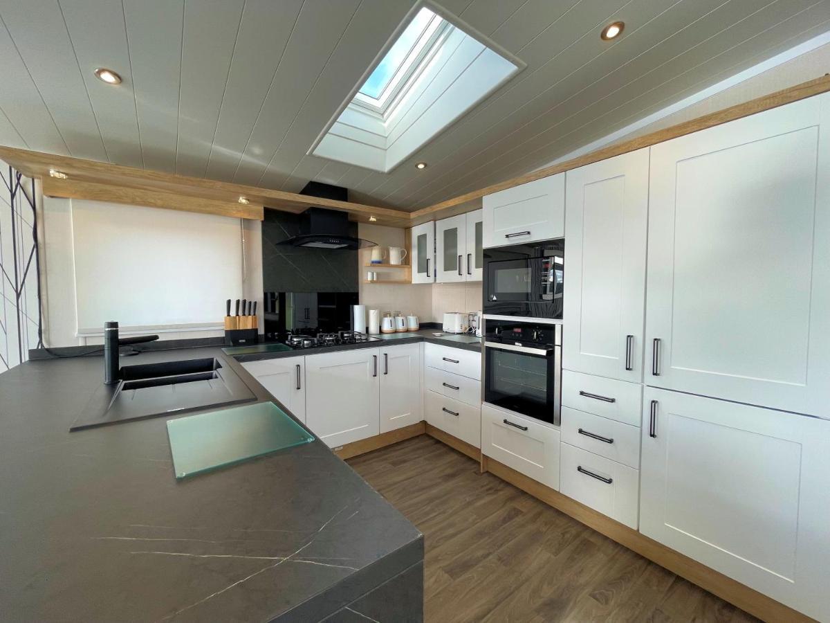 Luxury Lakeside Lodge With Htub Beautiful Views Annan Eksteriør billede