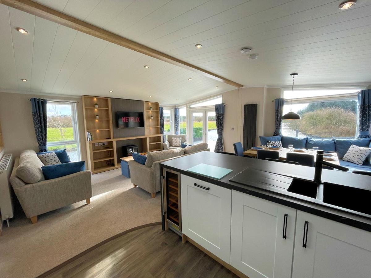 Luxury Lakeside Lodge With Htub Beautiful Views Annan Eksteriør billede