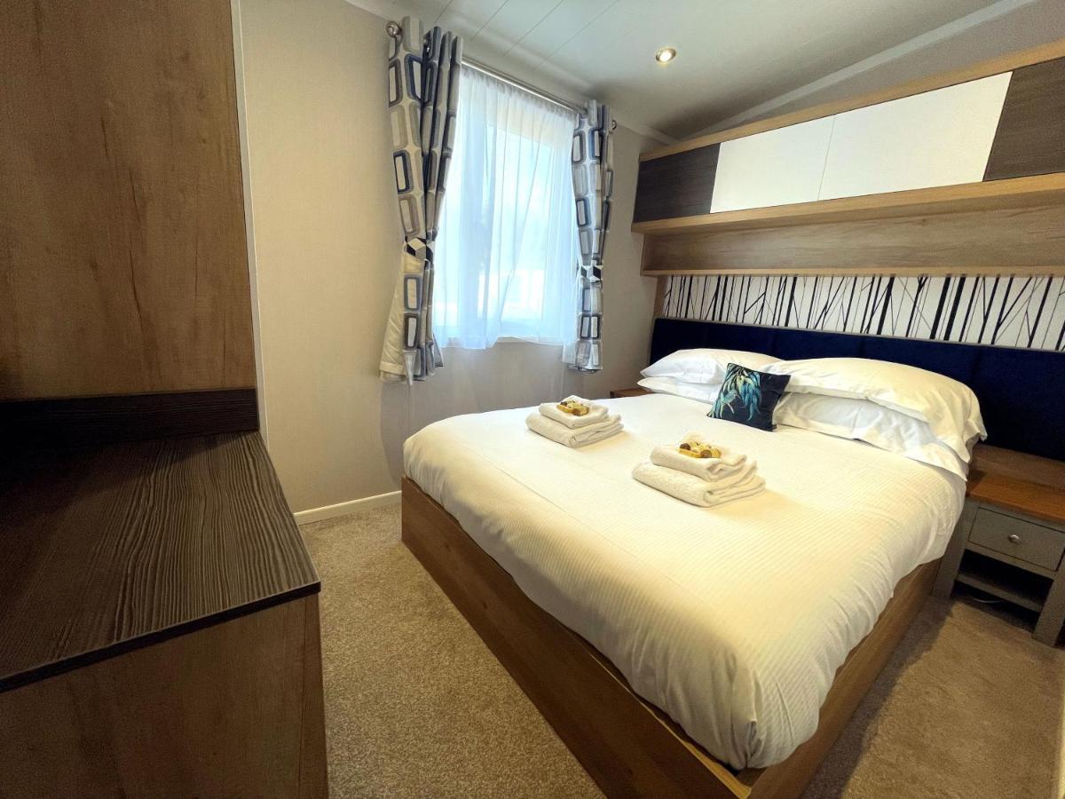 Luxury Lakeside Lodge With Htub Beautiful Views Annan Eksteriør billede